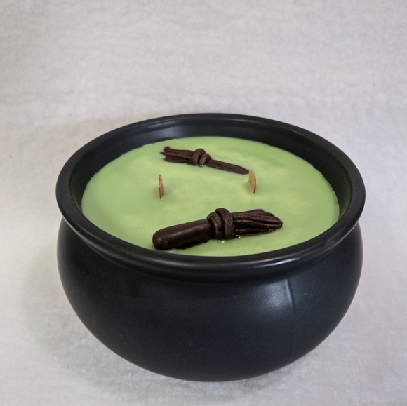 Witches Brew soy dual wood wick candle - Picture 3 of 4